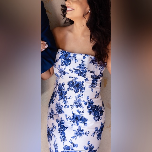 Floral Blue and White Tube Dress - Picture 6 of 7